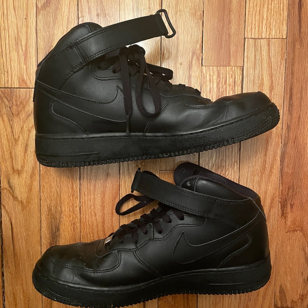Nike Airforce 1 Mid / Black (Blk) Men: Size: 10.5 /